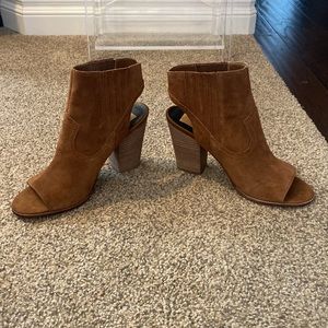 New Dolce Vita Women’s Brown suede shoes size 10
